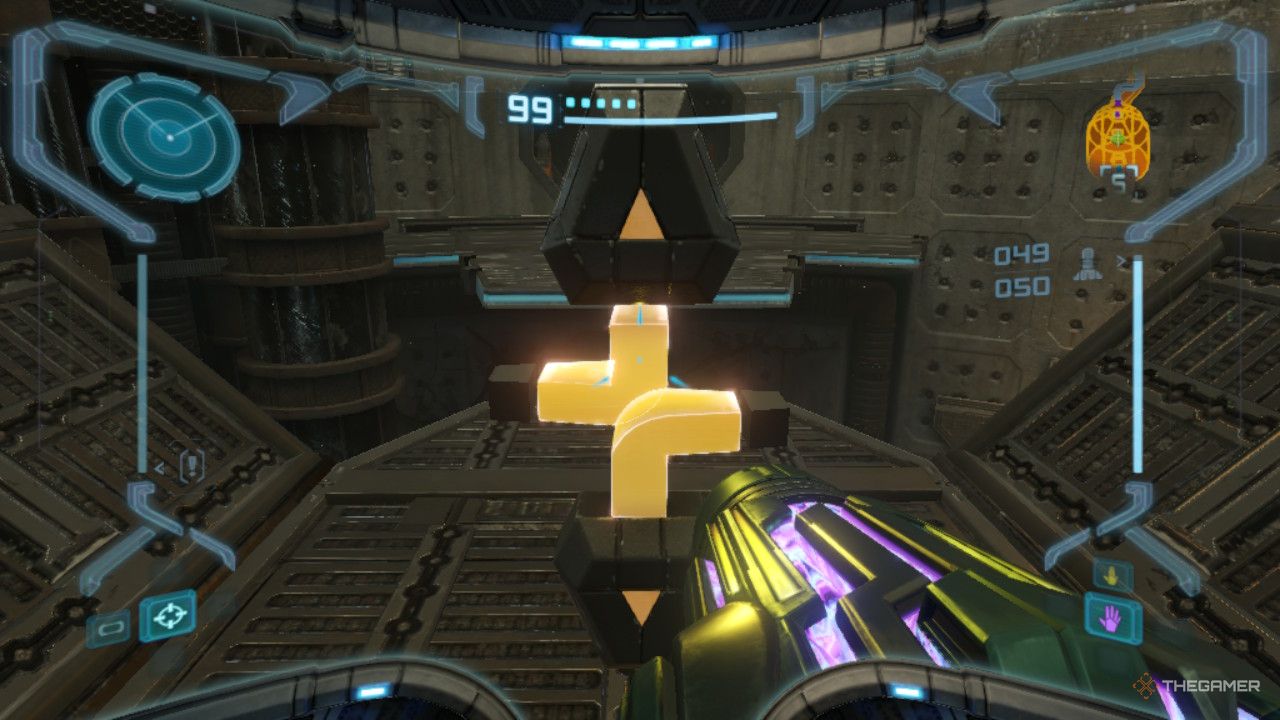Samus walks up close to the Super Missile upgrade.