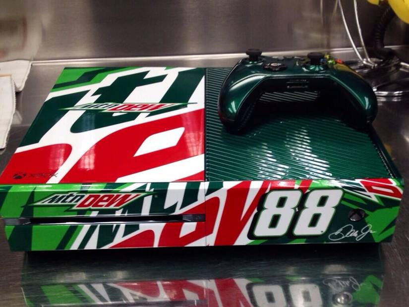 Work Of Art: 15 Lame Custom Xbox One Consoles (And 15 That Are Dope)