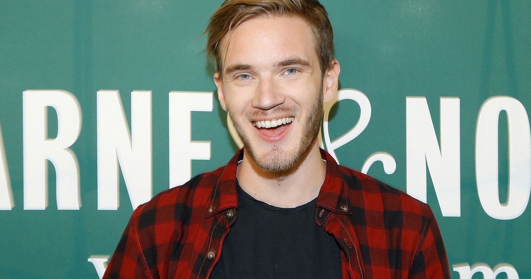 Petition Wants To Ban Pewdiepie From Apex Legends But Respawn Probably Won T - pewdiepie banned from roblox after stream game rant