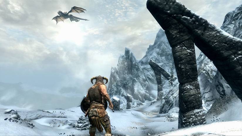 Dragonborn looking up at the dragon in the air in Skyrim.