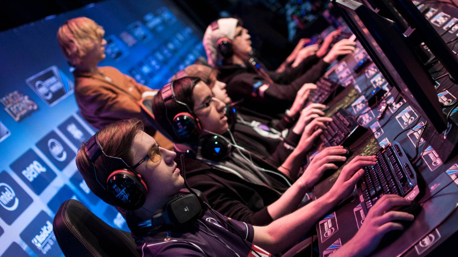 How Much Do Competitive Esports Players Make?