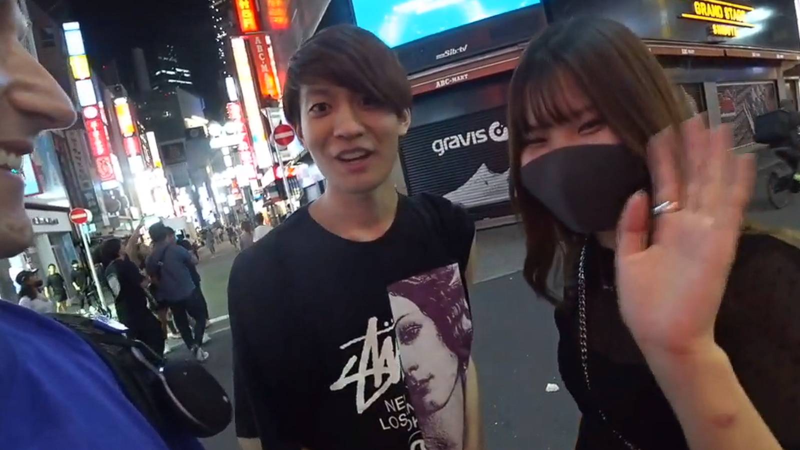Robcdee Runs Into An Interesting Pair While Streaming In Tokyo