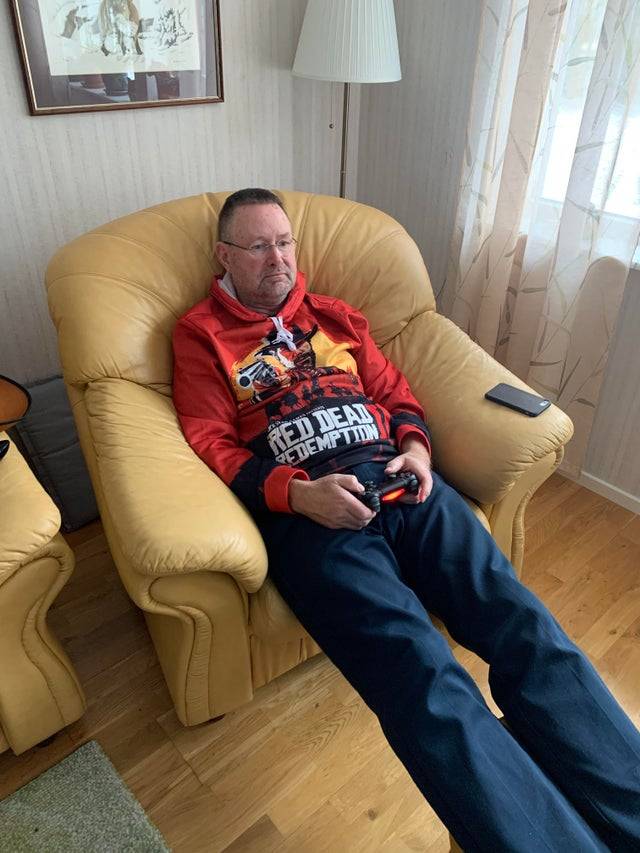 Redditor's 65-Year-Old Dad Has Beaten Red Dead 2 30 Times (And Will Not ...