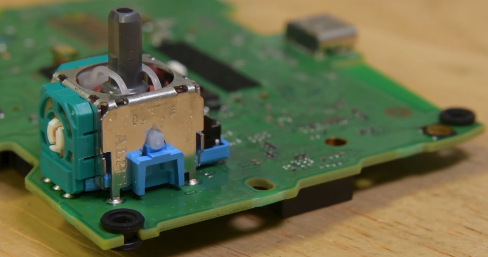New Teardown Video Predicts DualSense Sticks Have A Lifespan Of "417 Hours"
