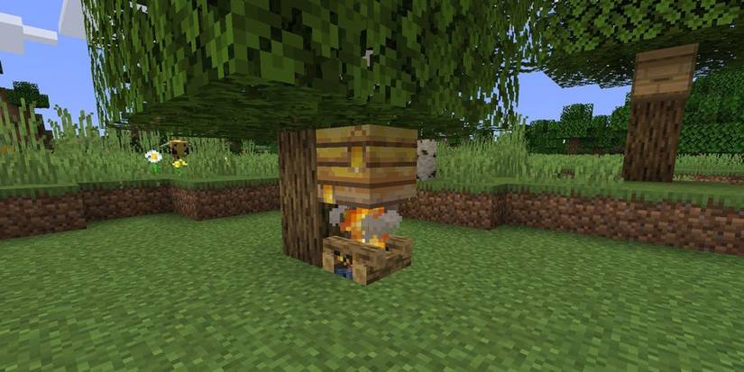 Minecraft beehive with campfire