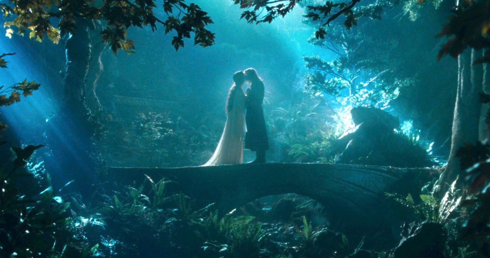 The Lord Of The Rings Fan Wore Arwen's Bridge Dress To Prom The Lord Of The Rings Fan Wore Arwen's Bridge Dress To Prom