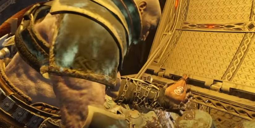 god_of_war_smoldering_ember_chest_opened_by_kratos