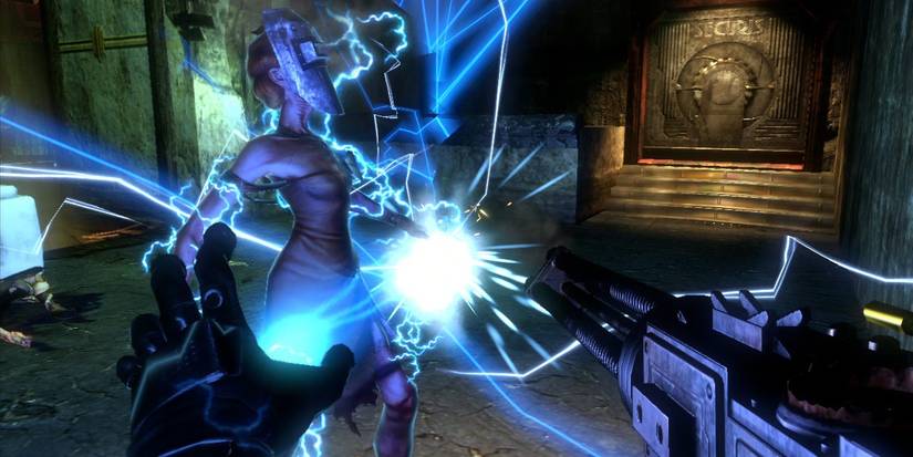 A screenshot showing a fight with a Splicer in Bioshock 2