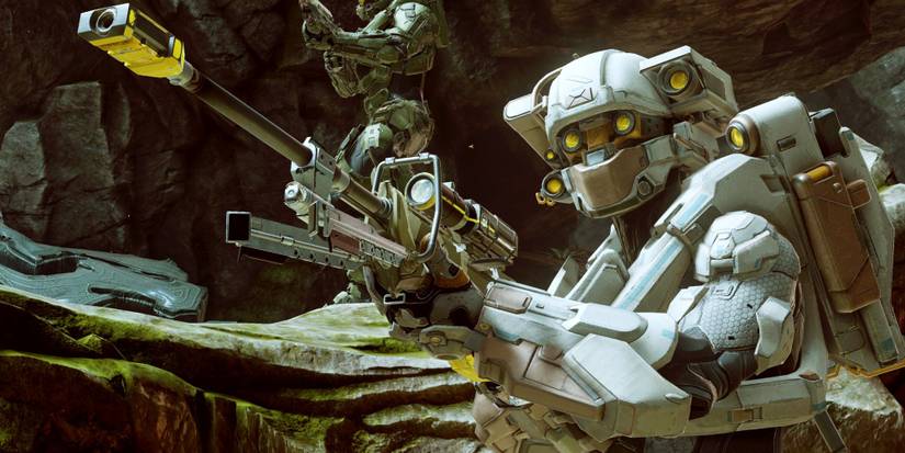 Halo 5 Screenshot Of Linda-058 pointing a sniper rifle