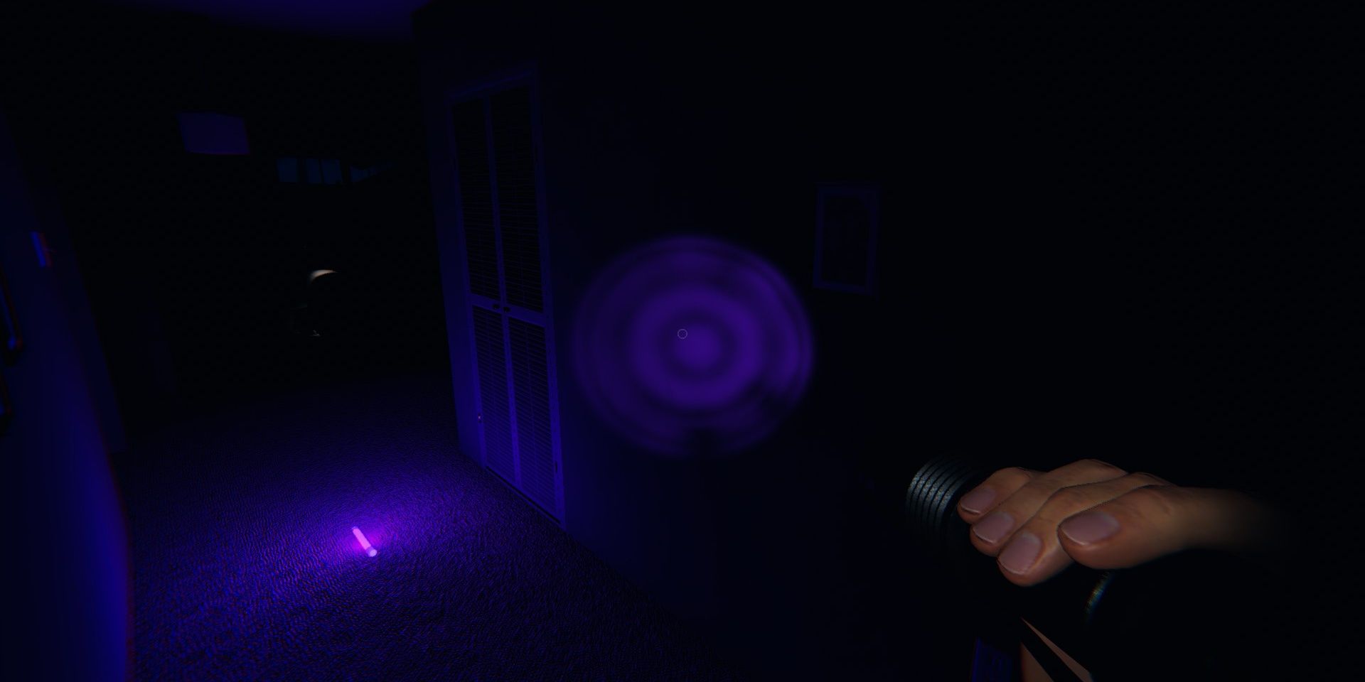Ultraviolet glowstick vs ultraviolet flashlight