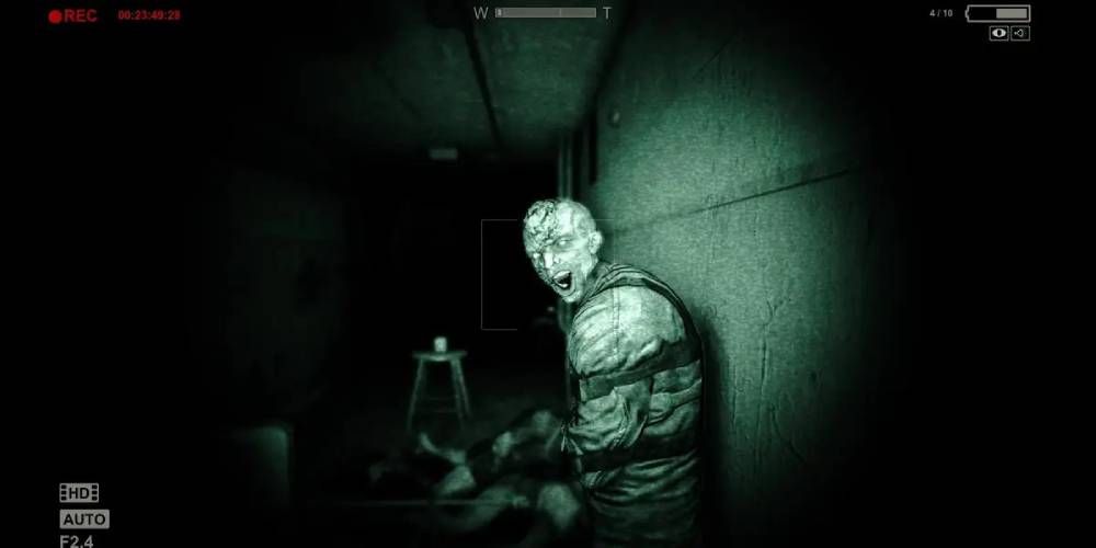 10 Horror Games That Take Place In A Single Building