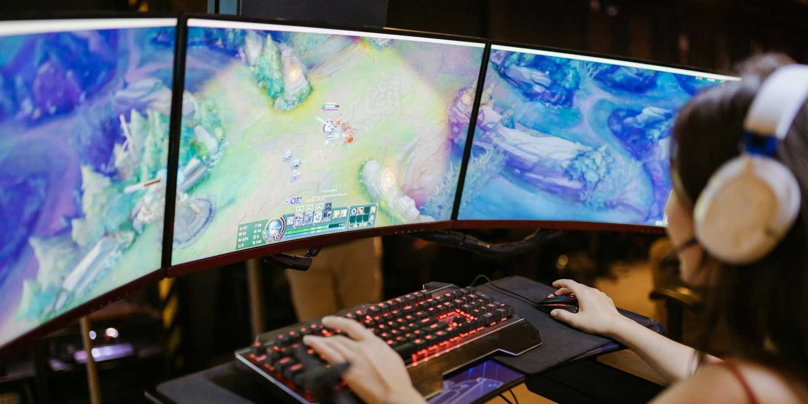 What Is The Best Monitor Size For Gaming?