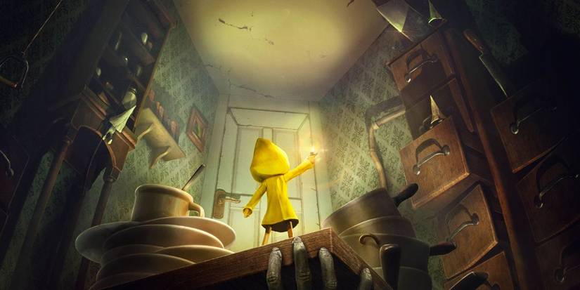 In Little Nightmares, six people in yellow coats stand in front of a large door.