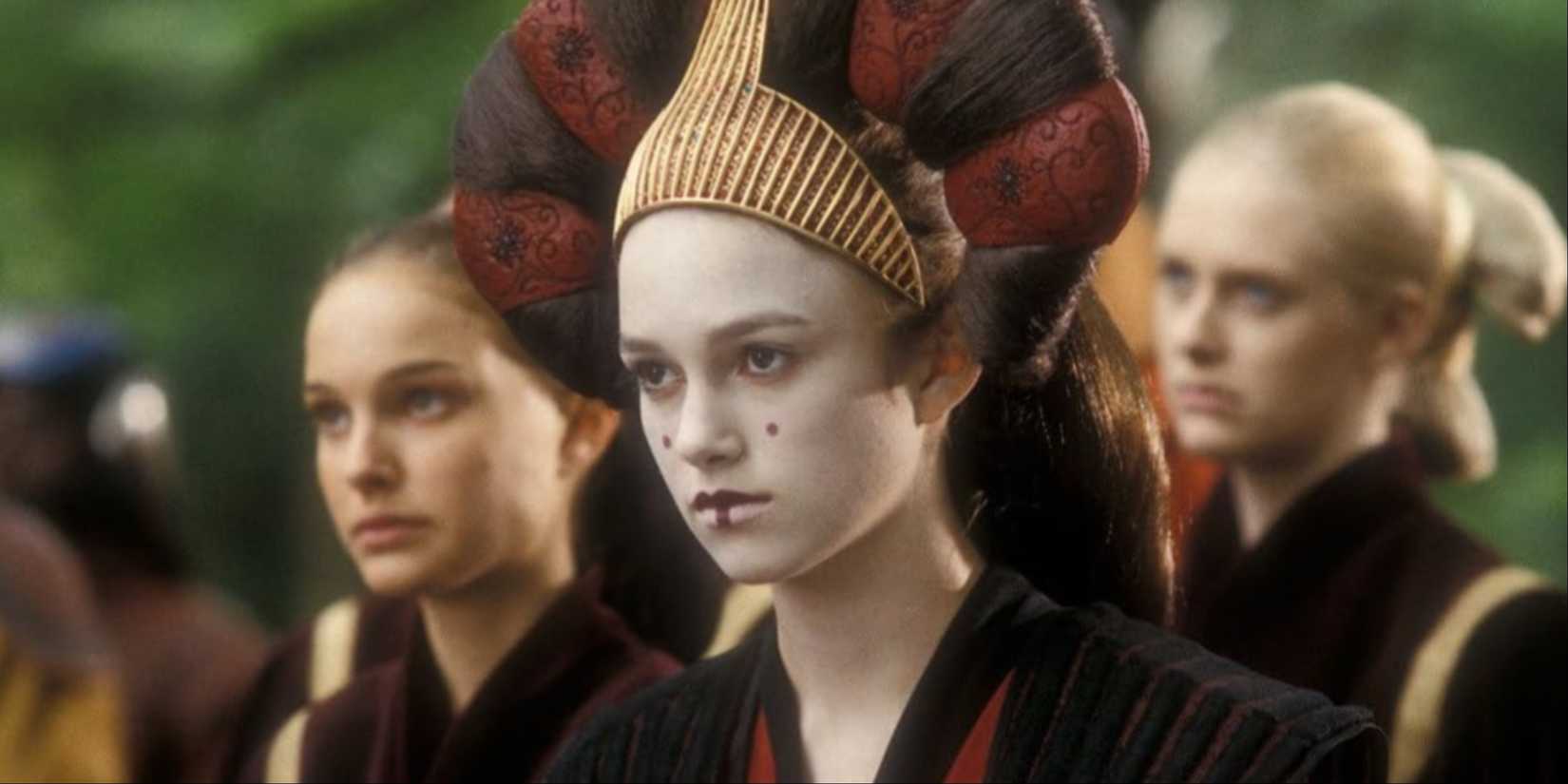 Star Wars Sabe Standing Beside Padme In Episode 1 - The Phantom Menace