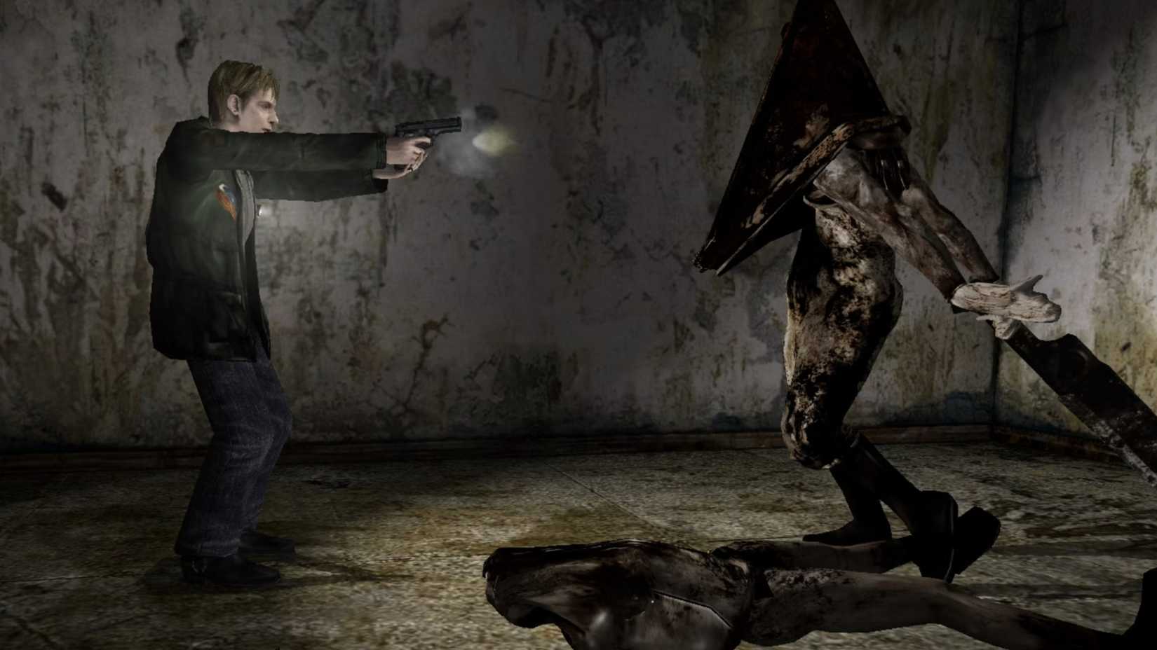 The pyramid head attacks James Sunderland on Silent Hill 2.