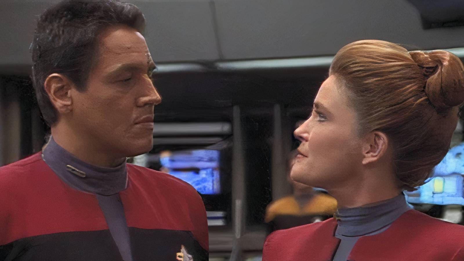 Janeway and Chakotay in Star Trek Voyager