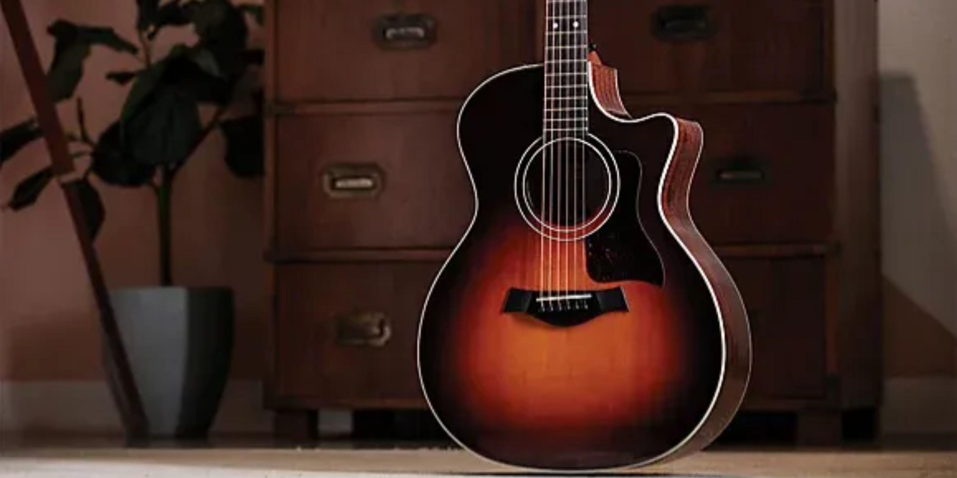 その他 Ellie PlayStation Is Selling Replicas Of Ellie's Guitar From The