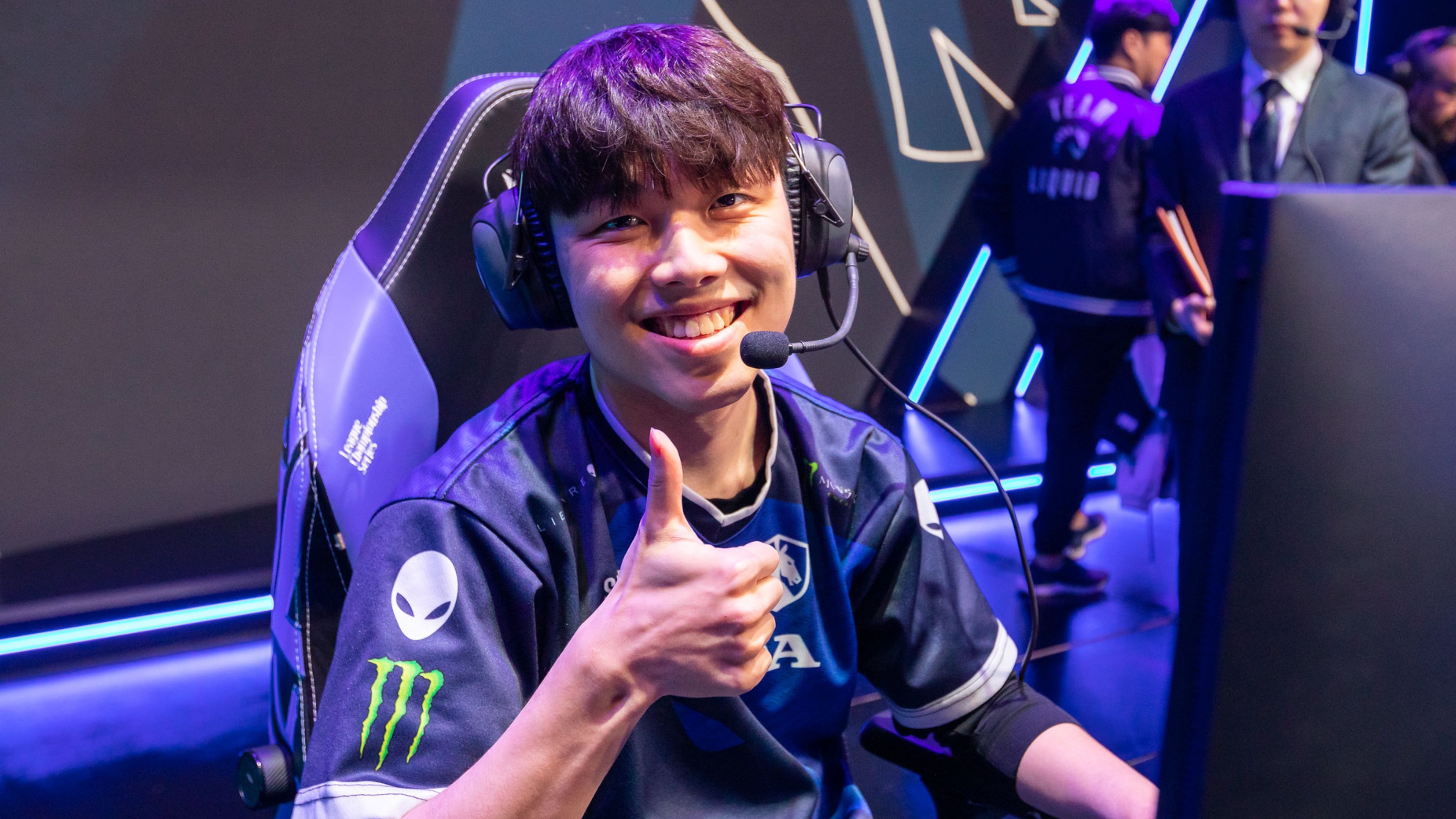 League Of Legends Pro Suspended For Ghosting Mid-Series