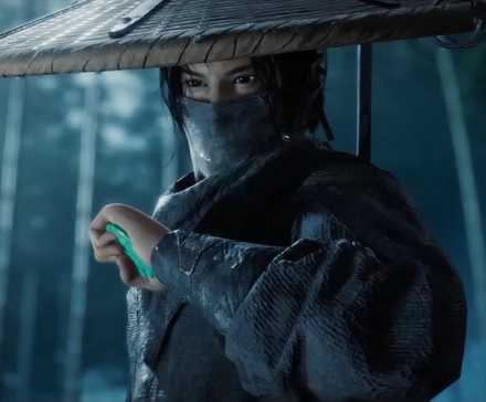 A man catching a circular jade pendant in his hand