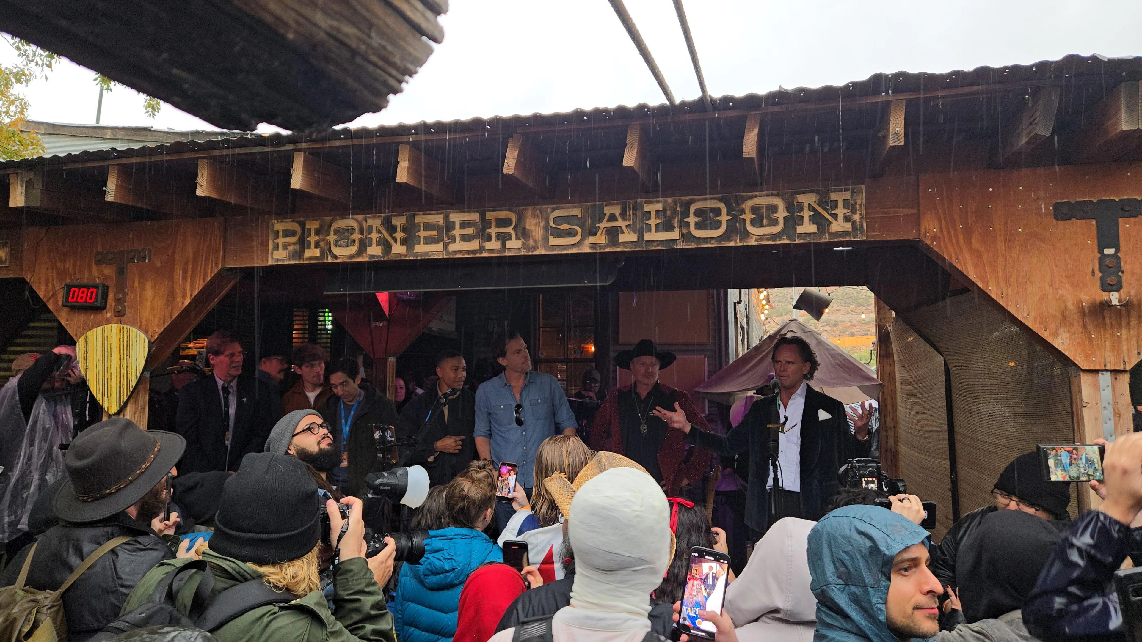 Walton Goggins, ator de The Ghoul, no Pioneer Saloon.