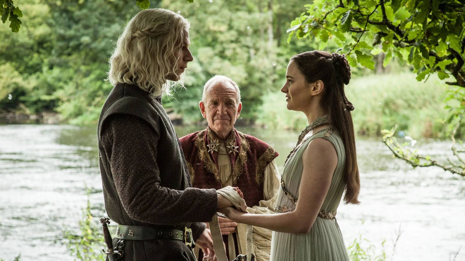 Game Of Thrones Fans Are Worried Its New Stage Play Might Spoil Future Books