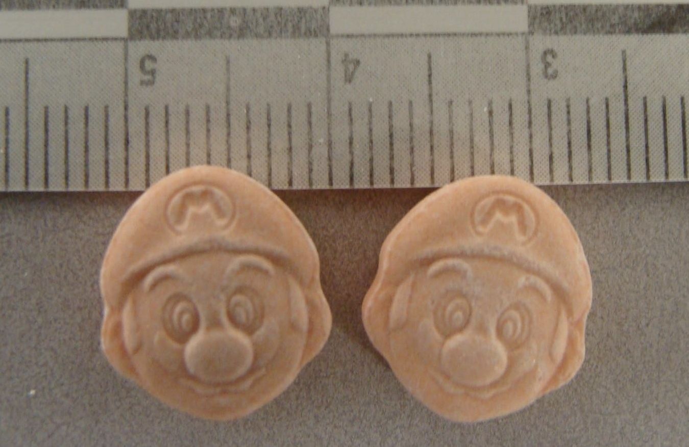 Pílulas de metanfetamina com formato do Mario apreendidas pela polícia.