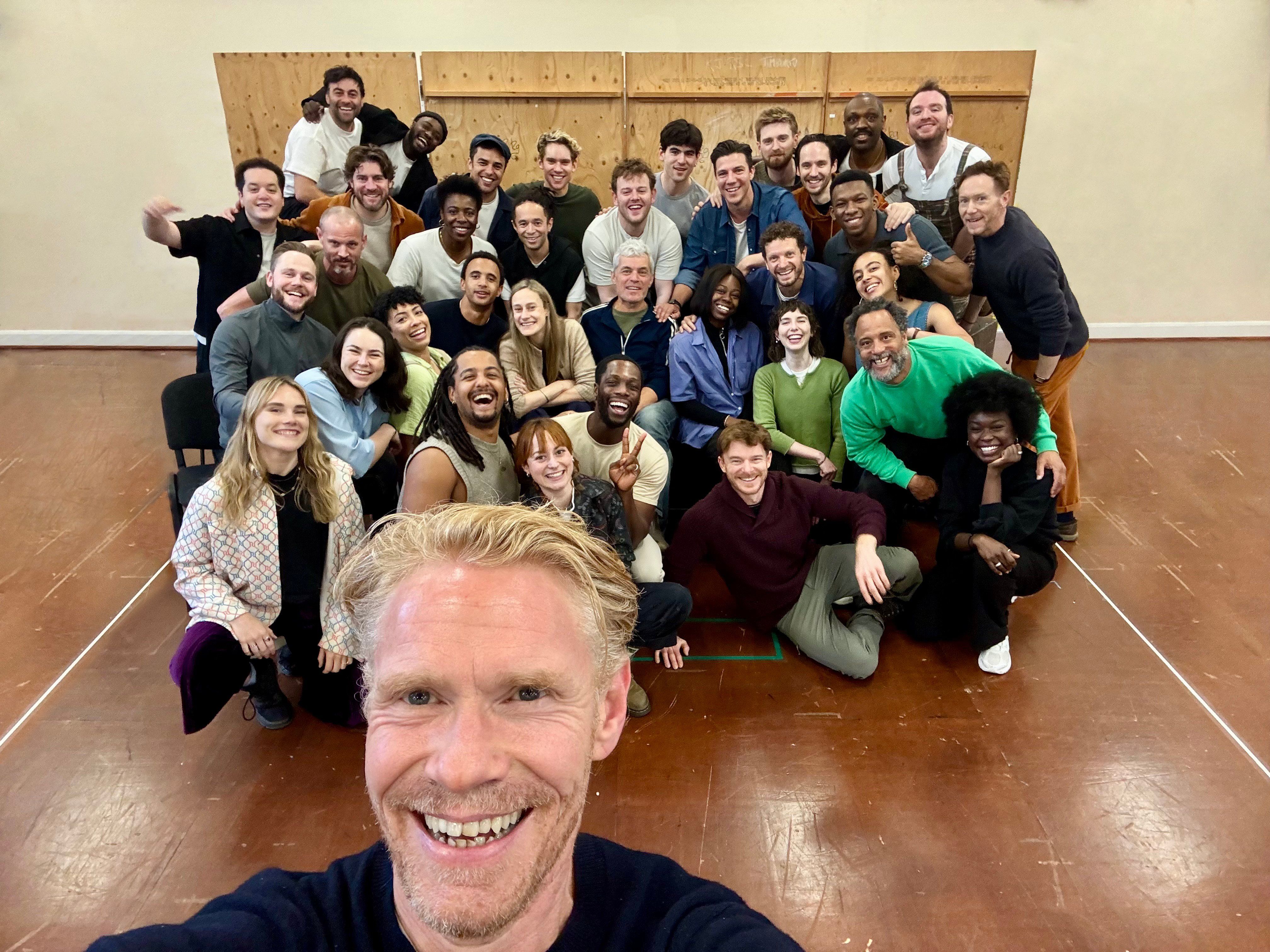 the cast of game of thrones the mad king taking a picture together