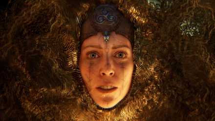 Senua covered in gold
