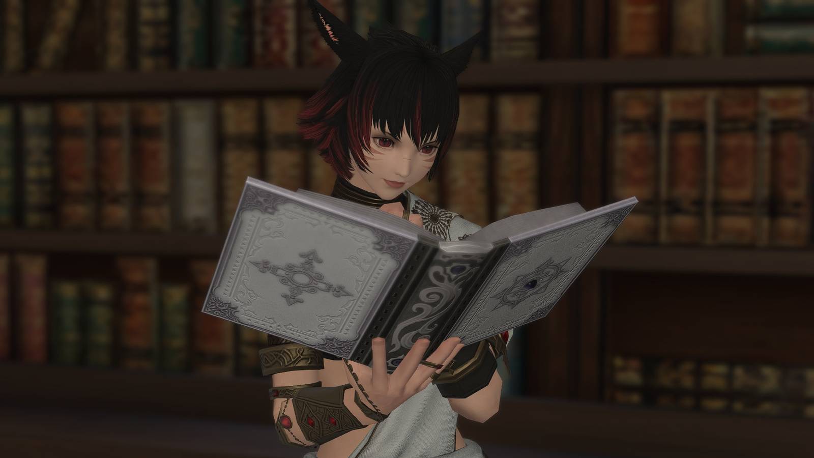 A Miqote reading a book in Final Fantasy 14