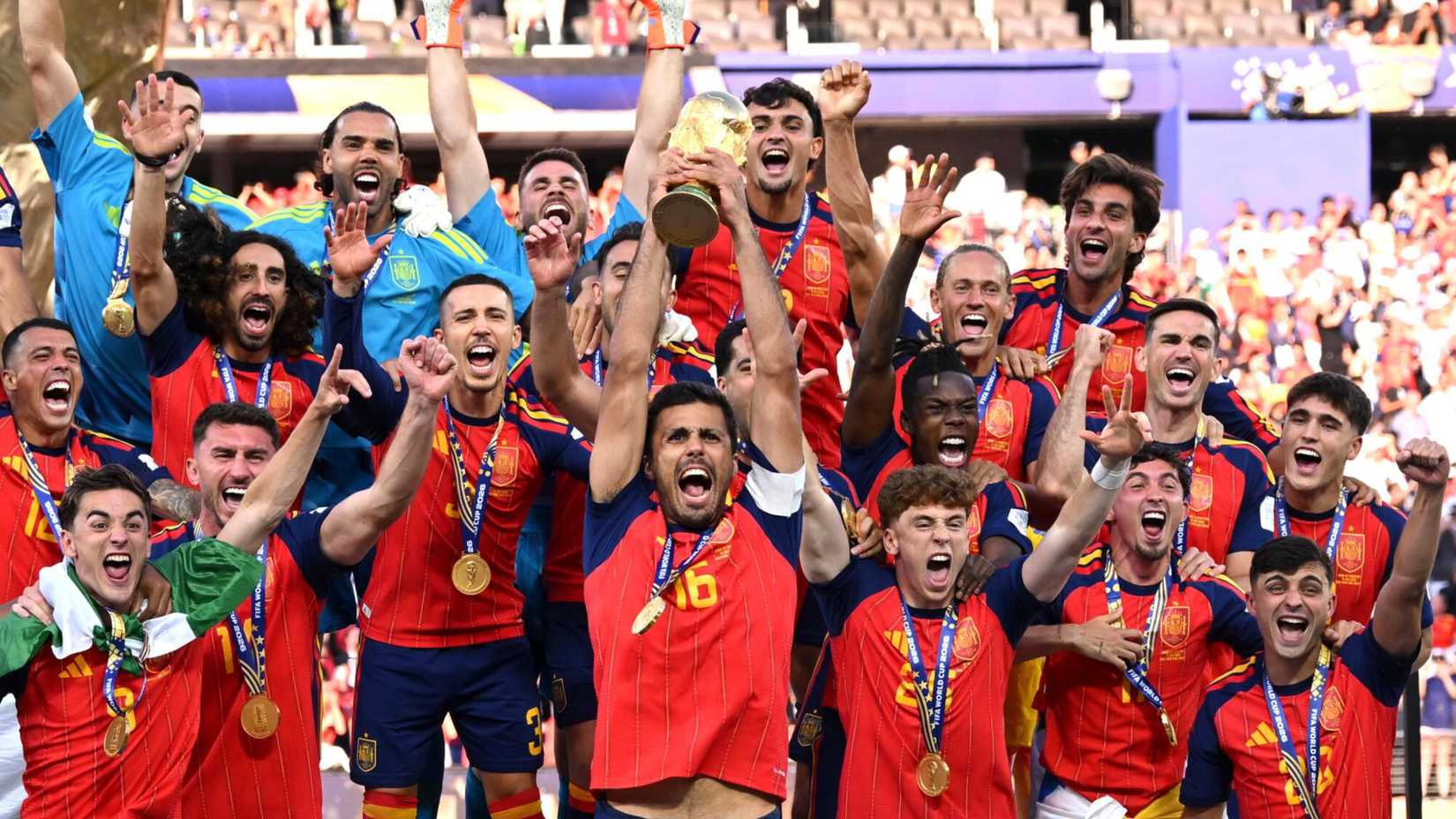 spanish players celebrating after winning the world cup.