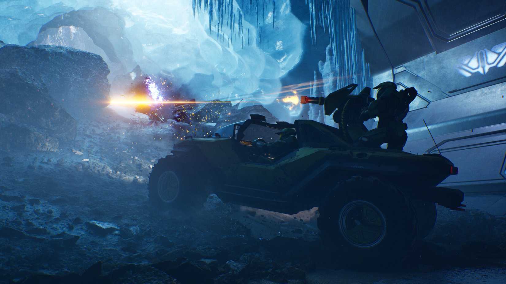 Master Chief on the back of the Warthog, firing a turret at aliens in Halo Campaign Evolved.