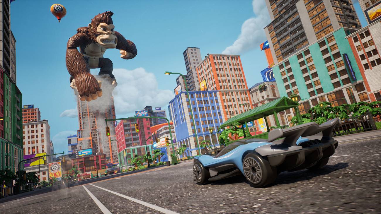 A giant gorilla watches as the player cares in Hot Wheels: Infinite Rush. 