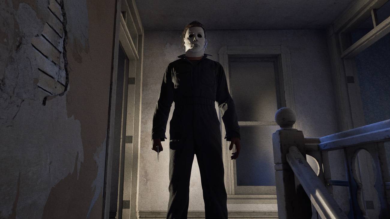Michael standing holding a knife in Halloween.