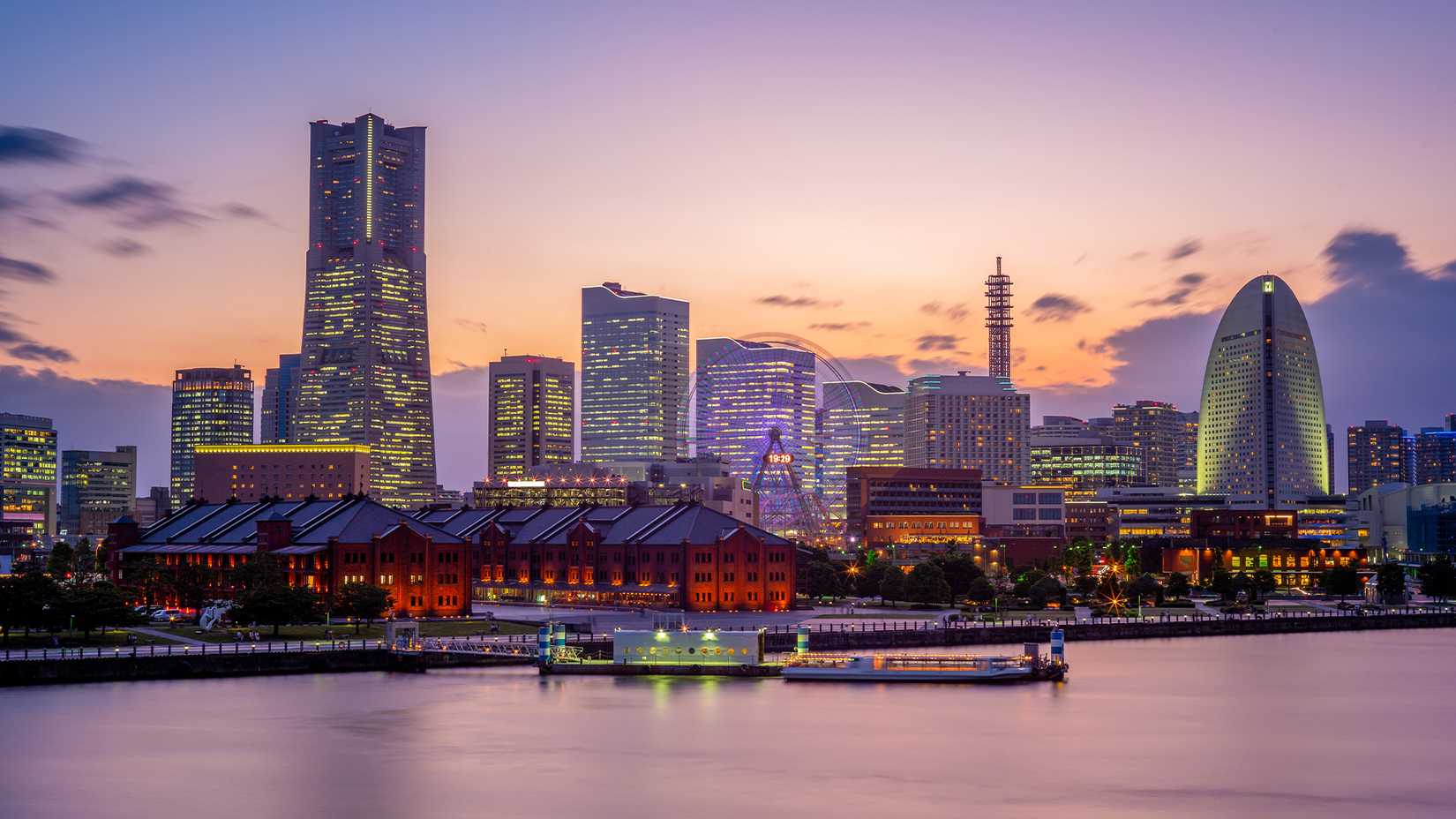 Photo of the Yokohama port at sunset.