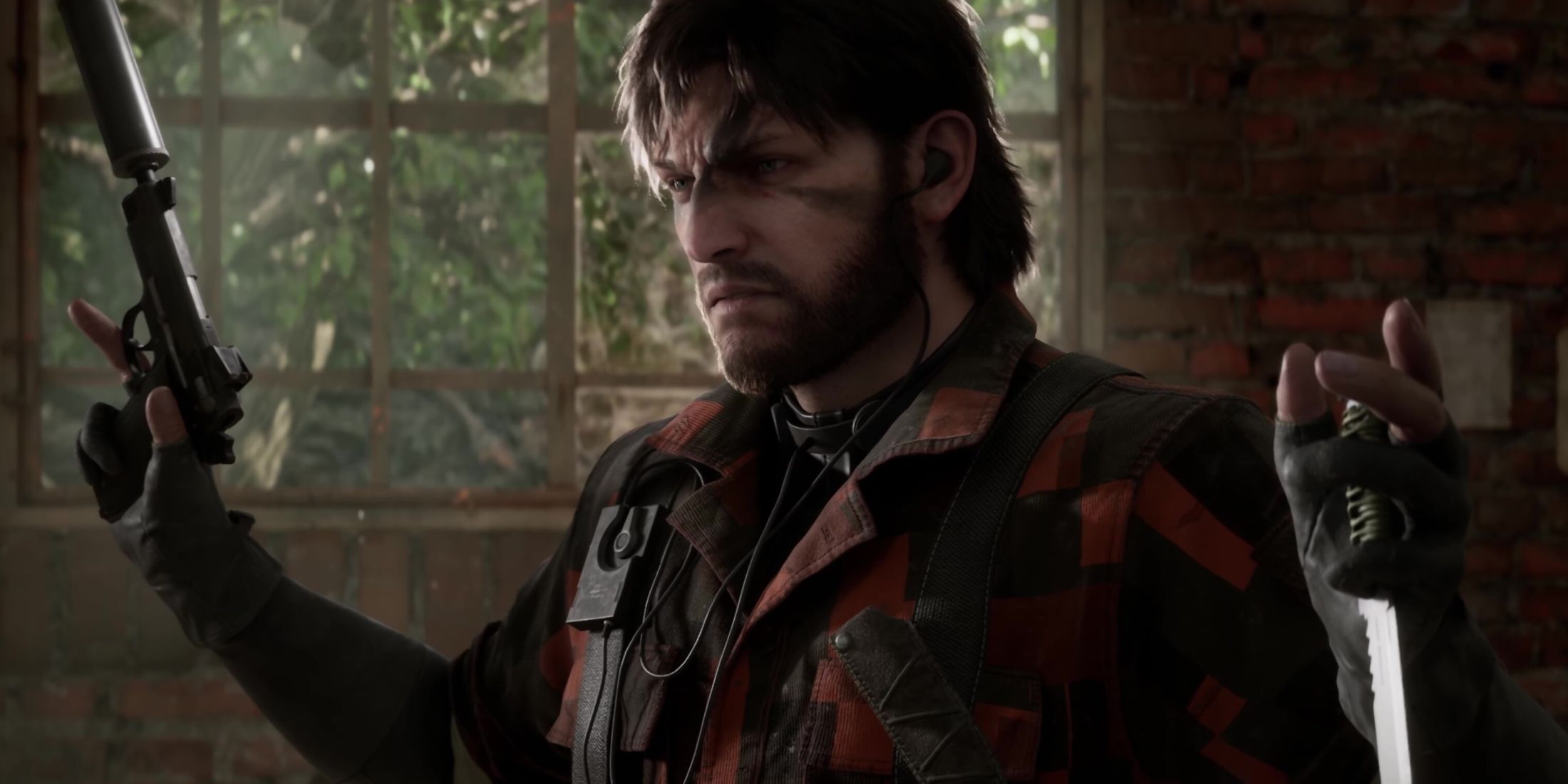 Naked Snake com as mãos para cima em Metal Gear Solid Delta: Snake Eater