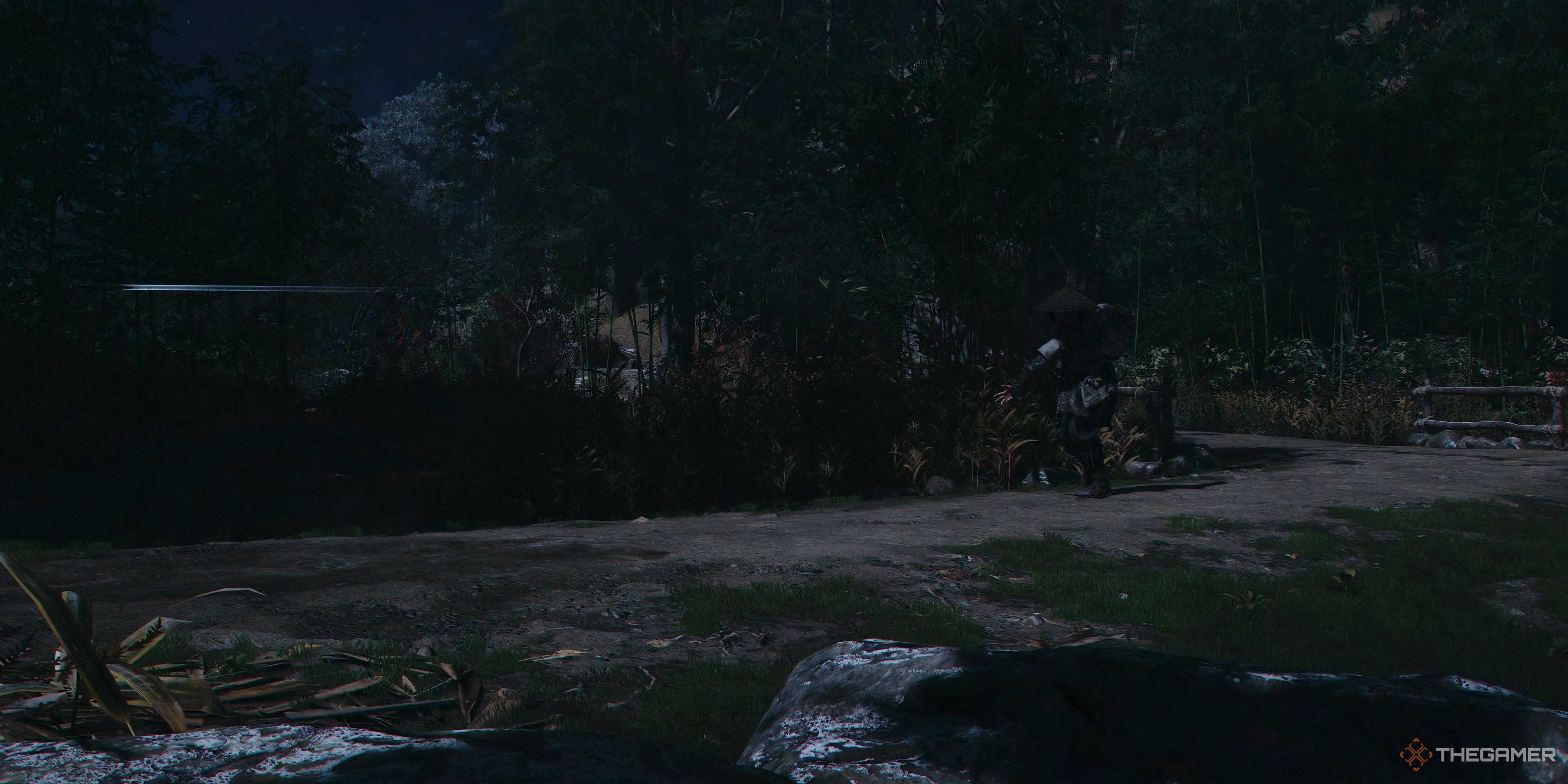 Naoe throwing a Kunai at night in a forest in Assassin's Creed Shadows.
