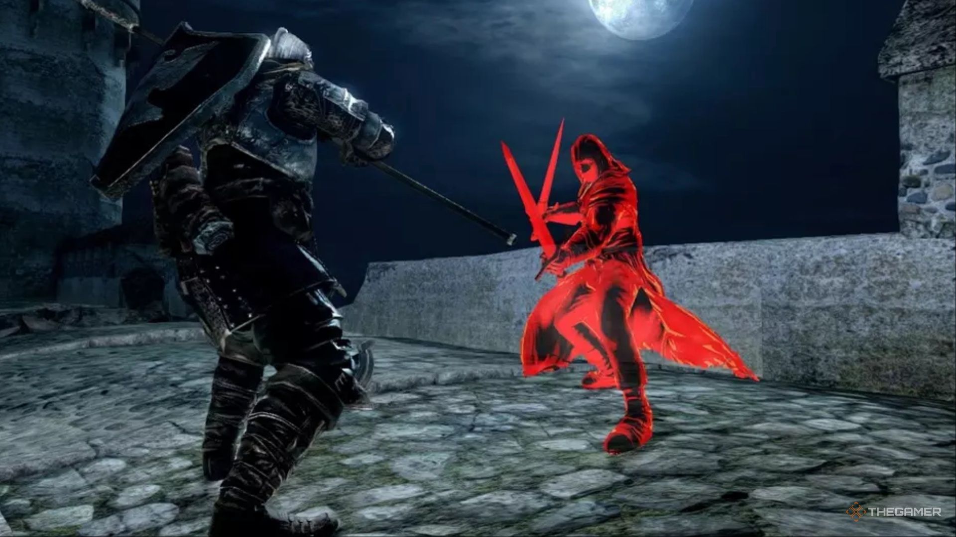 The Chosen Undead squaring off against an invading phantom via online PvP in Dark Souls.