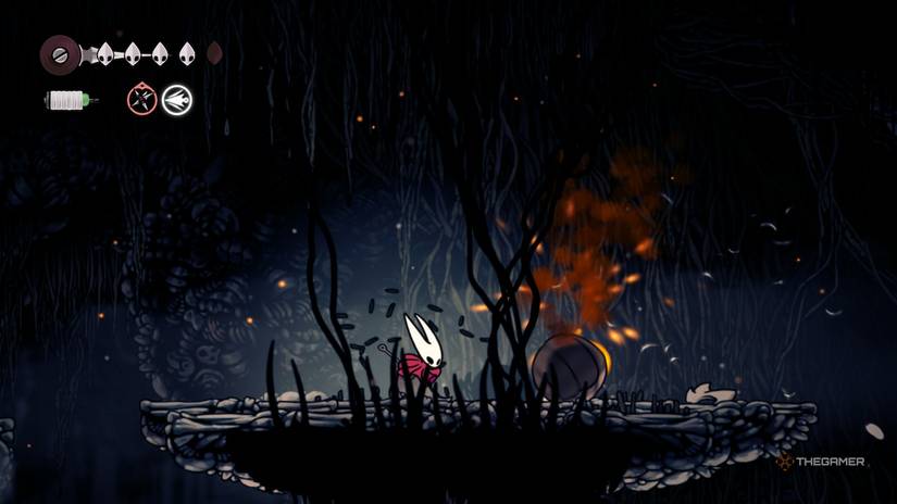 Hoorut fights in a blank knight to hide in a hollow knight: salacung.