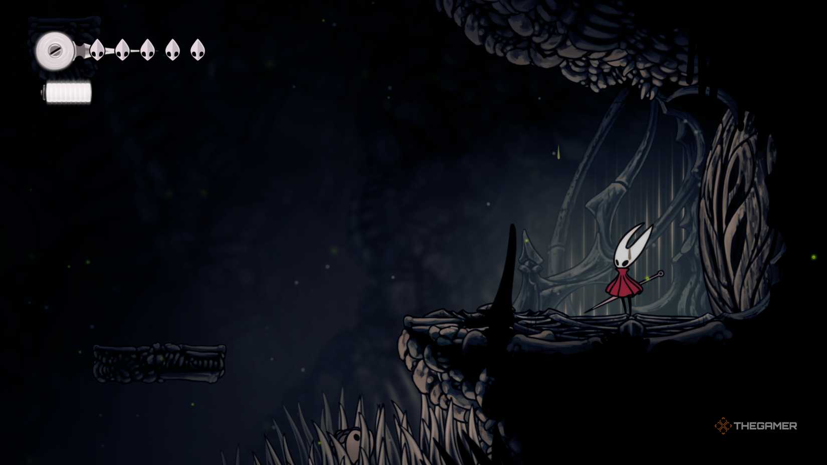 Hornet next to the closed door, looking at the platform on the left and Hollow Knight: Silksong.