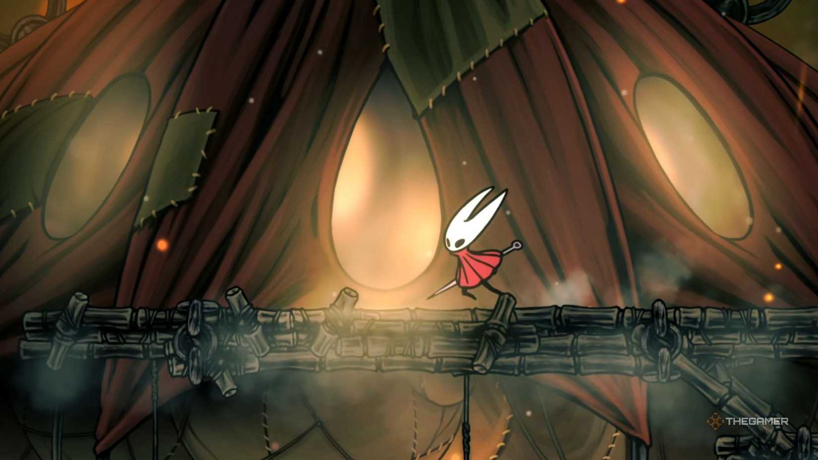 Holockey Knight standing in front of the door of the Rashong Simpers.