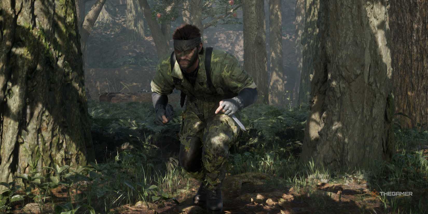 Snake crouches among trees in Metal Gear Solid Delta: Snake Eater.