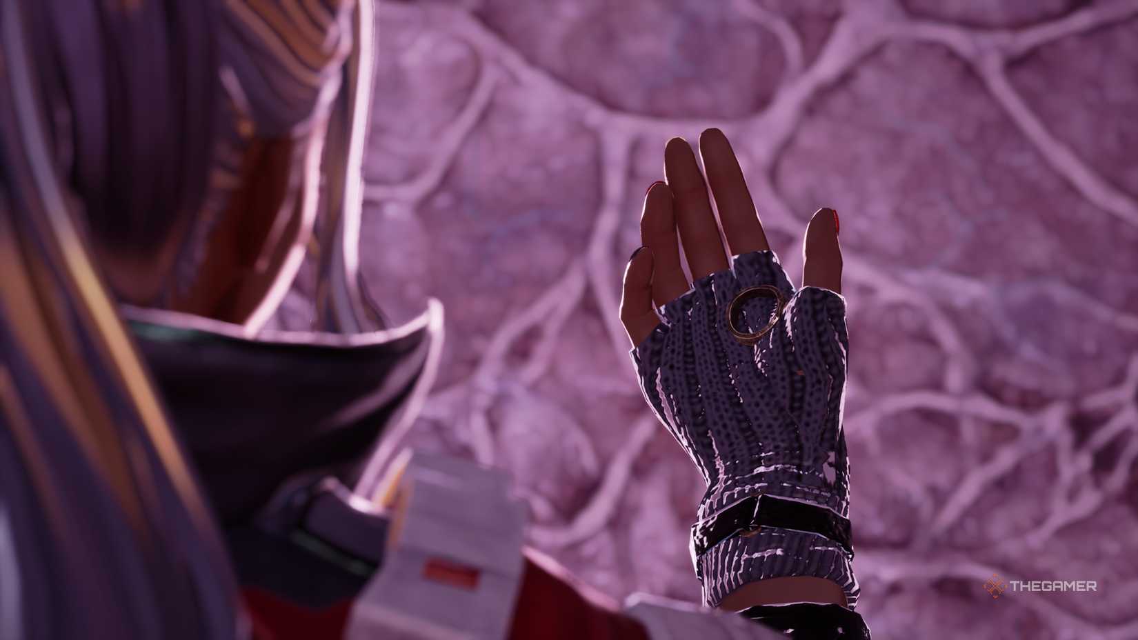 The player holding a ring in Code Vein 2.