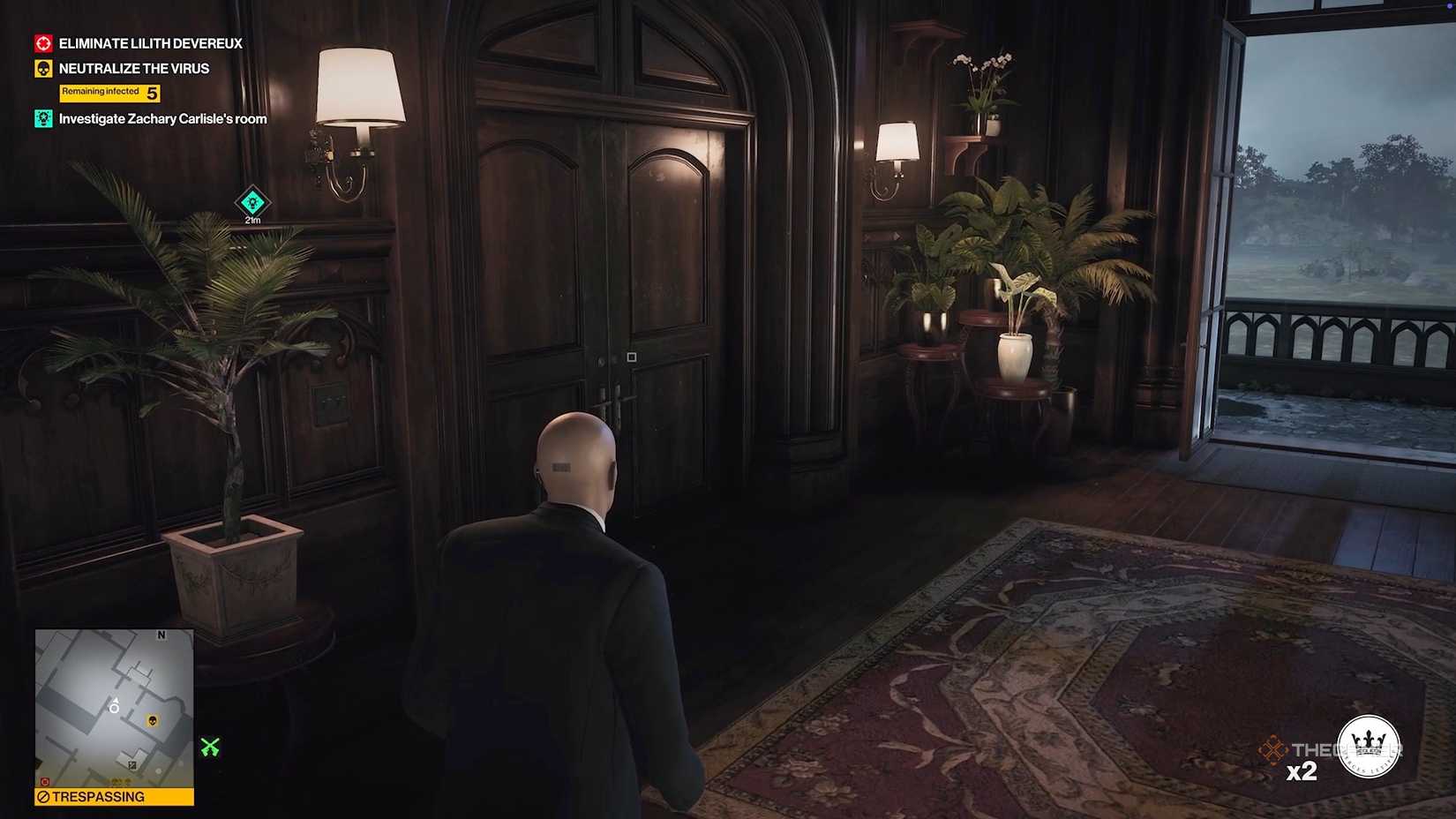 Agent 47 walking toward the door to Zachary's room in Hitman World of Assassination.
