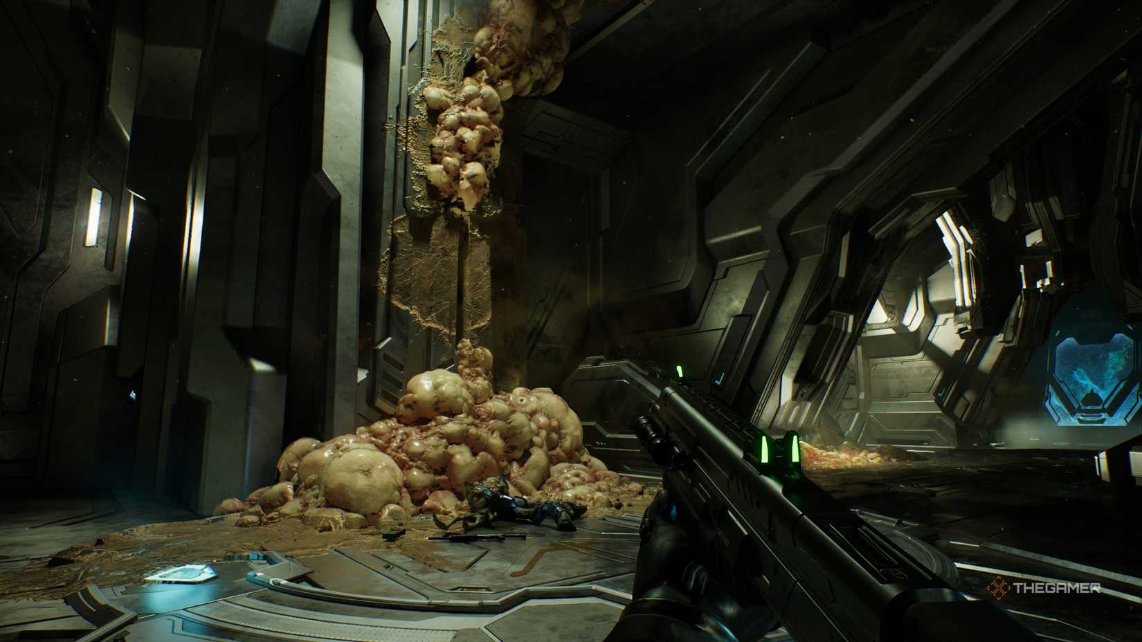 Chief wields a shotgun and stares at The Flood in Halo: Campaign Evolved. 