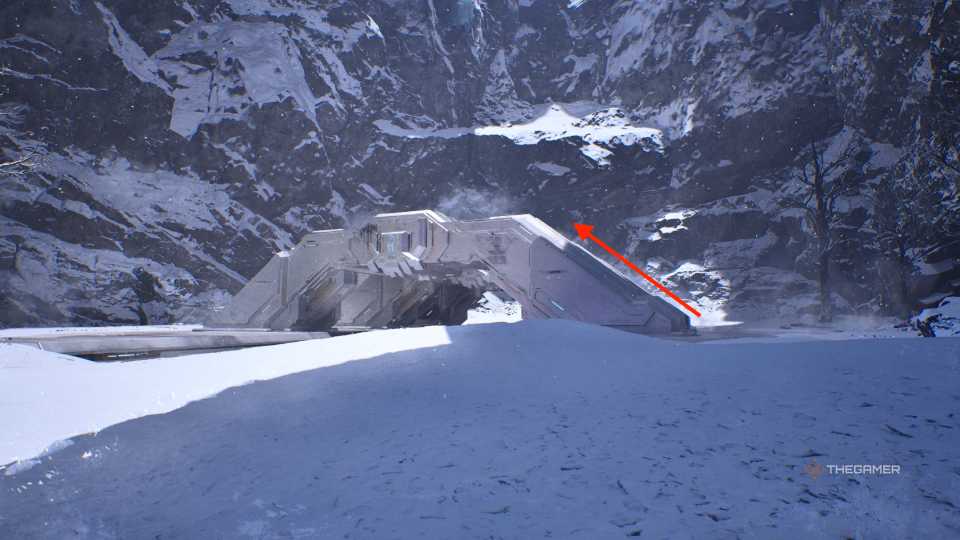 An arrow pointing up a metal arch in Halo Campaign Evolved.