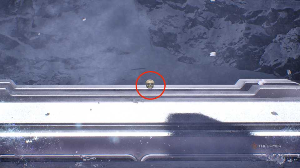 Skull sitting on a metal arch in Halo Campaign Evolved.