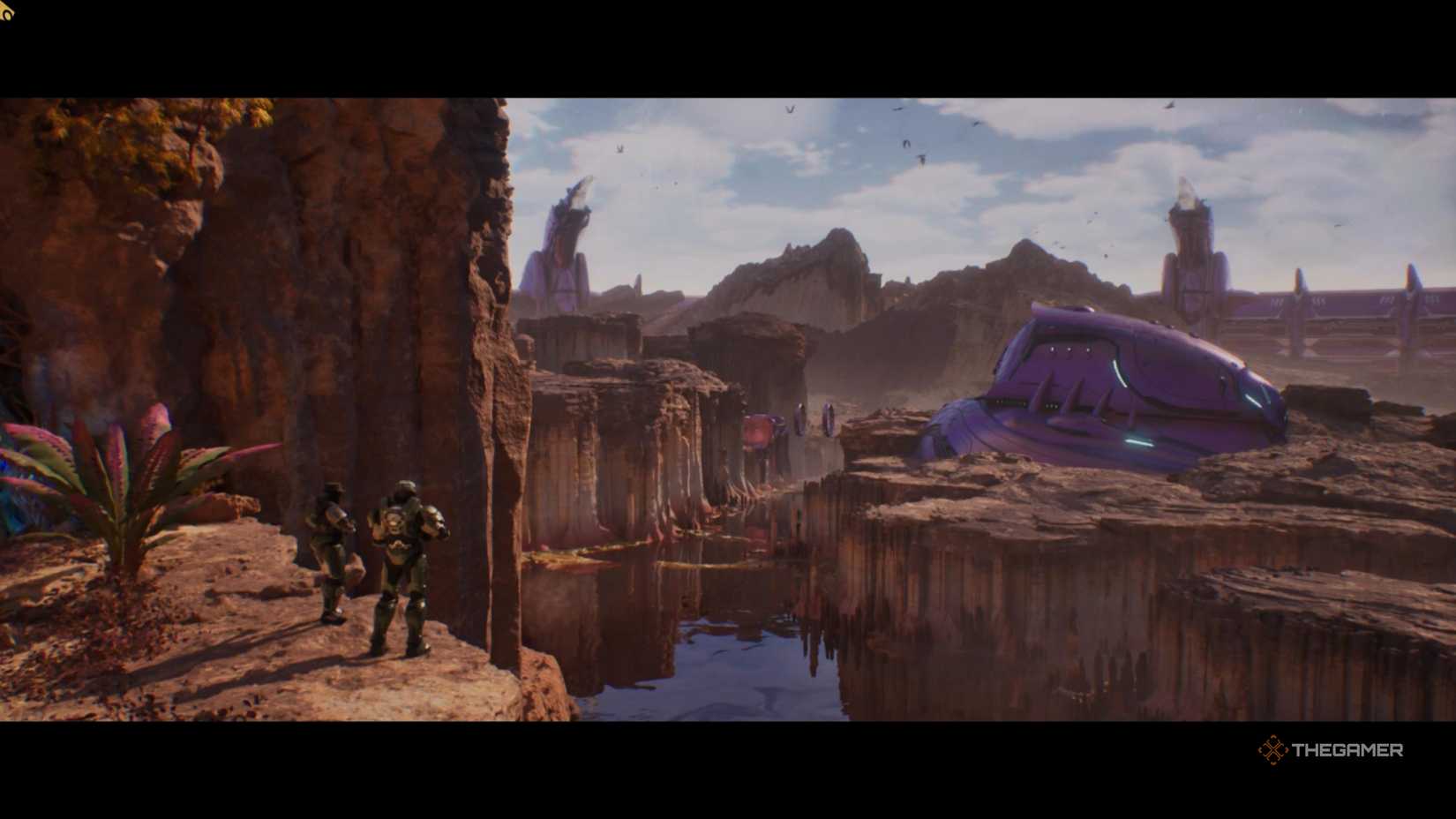 Master Chief and Johnson standing on a cliff looking out over enemy ships in Halo Campaign Evolved.